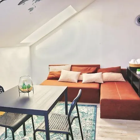 Проживание в семье B Private In Center In *