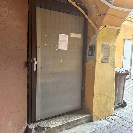 Проживание в семье B Private In Center In